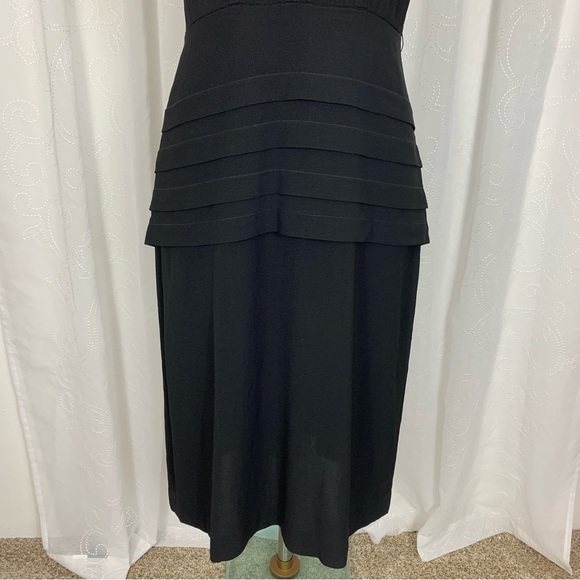 Vintage 1940’s beaded collar black dress with peplum - Picture 3 of 14